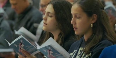 «En esta Vigilia de la Inmaculada acojamos la luz de la esperanza que nos trae María»